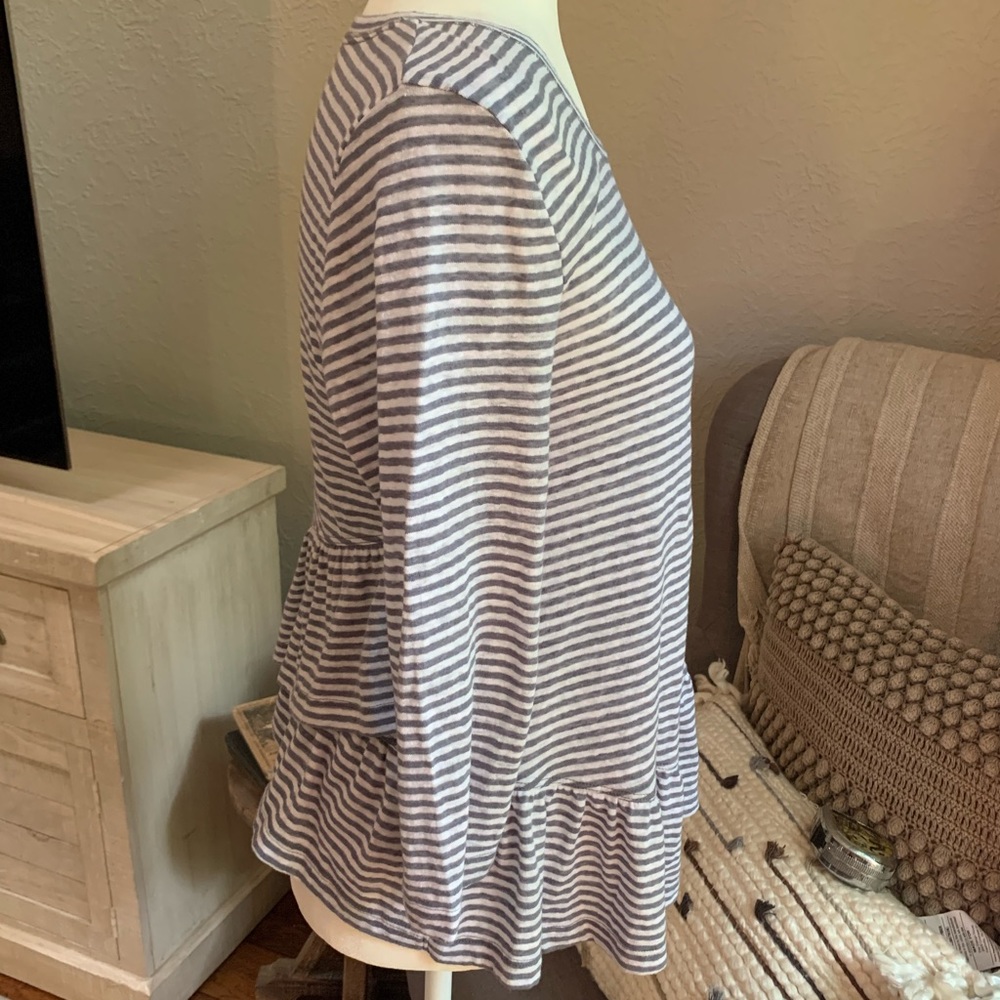 Abercrombie & Fitch stripped shirt. Size: M - Picture 9 of 14